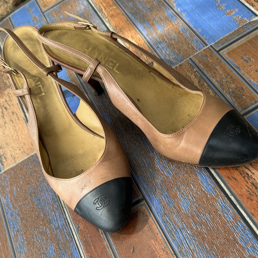 CHANEL Women's Tan and Black Leather Heels